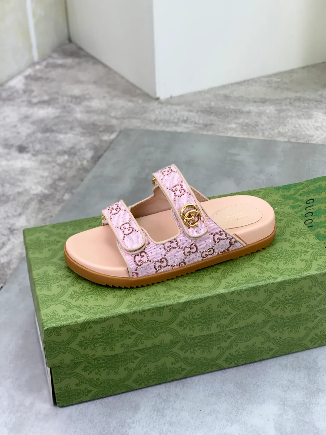 Men's shoes 💰P480💰[New model] High version 🎁🎁🎁 GUCCI New casual hot diamond slippers for the Year of the Snake, original official website, perfect workmanship, transmitting a kind of noble luxury, sublimating its definition of luxury in Gucci's high-end extraordinary craftsmanship. Original Gucci double G combination outsole, code number: 35-45, complete package